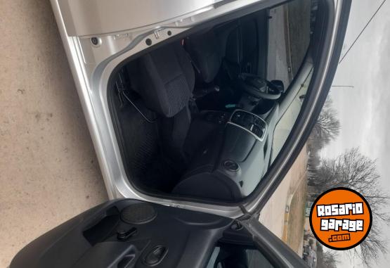 Autos - Renault Authentic 2019 GNC 135000Km - En Venta