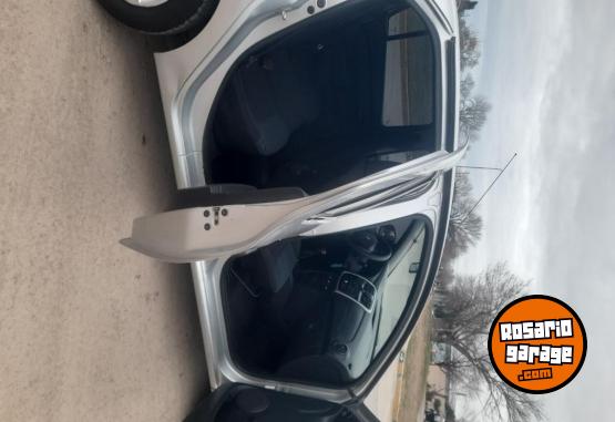 Autos - Renault Authentic 2019 GNC 135000Km - En Venta