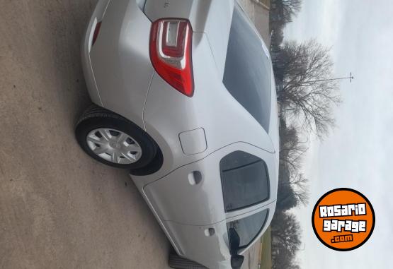 Autos - Renault Authentic 2019 GNC 135000Km - En Venta