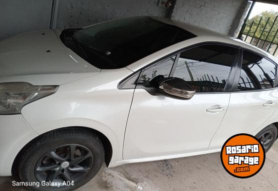 Autos - Peugeot Allure navegador 2015 Nafta 127000Km - En Venta