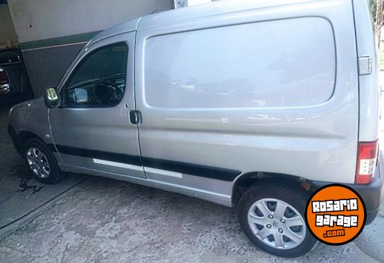 Utilitarios - Peugeot Partner furgón presence 2014 Nafta 168000Km - En Venta
