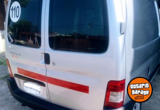 Utilitarios - Peugeot Partner furgón presence 2014 Nafta 168000Km - En Venta
