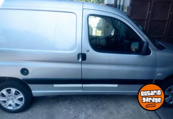Utilitarios - Peugeot Partner furgón presence 2014 Nafta 168000Km - En Venta