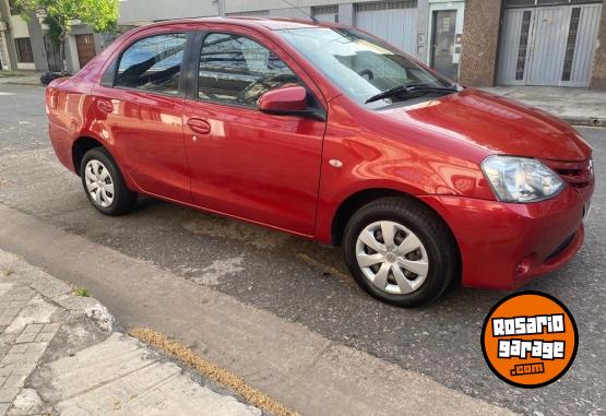 Autos - Toyota Etios 2014 Nafta 124300Km - En Venta