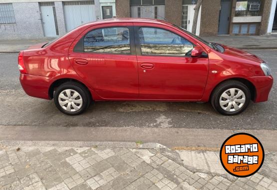 Autos - Toyota Etios 2014 Nafta 124300Km - En Venta