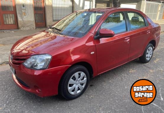 Autos - Toyota Etios 2014 Nafta 124300Km - En Venta