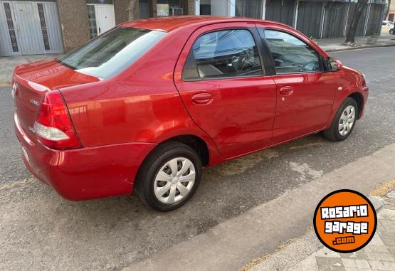 Autos - Toyota Etios 2014 Nafta 124300Km - En Venta