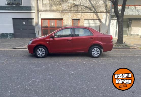 Autos - Toyota Etios 2014 Nafta 124300Km - En Venta