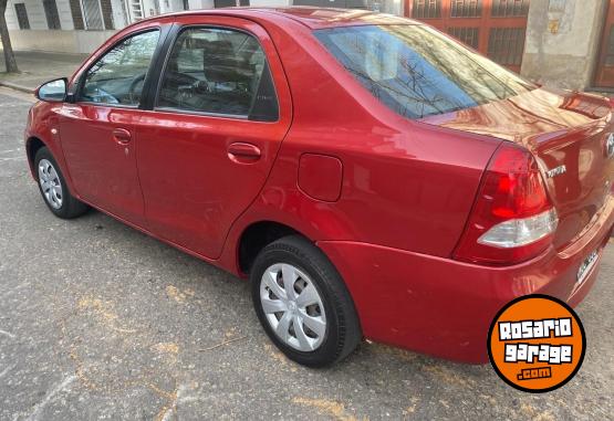 Autos - Toyota Etios 2014 Nafta 124300Km - En Venta