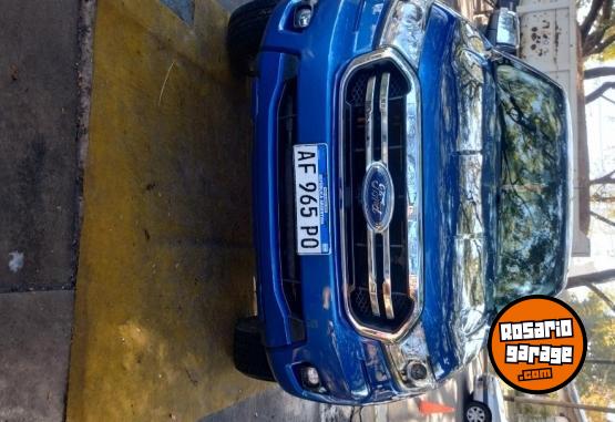 Autos - Ford Ranger 2.5 XLT NAFTA 2023 Nafta 59600Km - En Venta