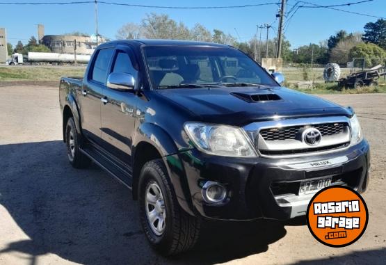 Camionetas - Toyota Hilux cabina doble sr 2010 Diesel 180000Km - En Venta