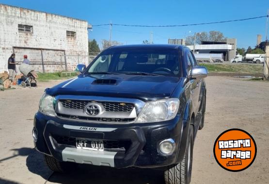 Camionetas - Toyota Hilux cabina doble sr 2010 Diesel 180000Km - En Venta