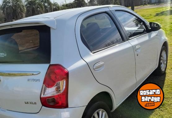 Autos - Toyota Etios 2016 Nafta 110000Km - En Venta