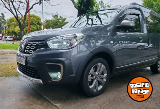 Utilitarios - Renault Kangoo Stepway 2025 GNC 10000Km - En Venta