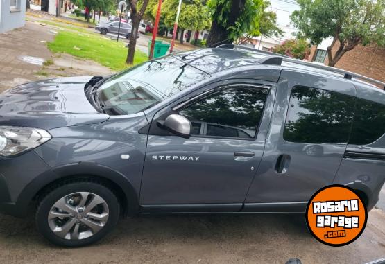 Utilitarios - Renault Kangoo Stepway 2025 GNC 10000Km - En Venta