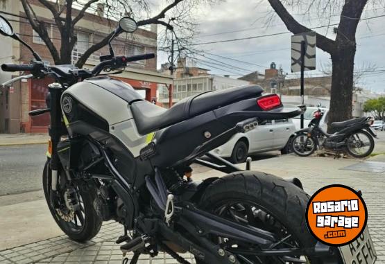 Motos - Benelli Leoncino 250 2022 Nafta 26000Km - En Venta