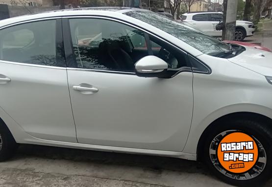 Autos - Peugeot Feline 208 2017 Nafta 81000Km - En Venta