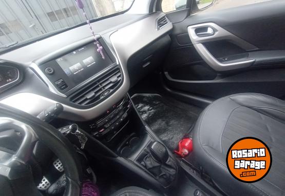 Autos - Peugeot Feline 208 2017 Nafta 81000Km - En Venta