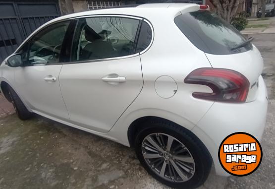 Autos - Peugeot Feline 208 2017 Nafta 81000Km - En Venta