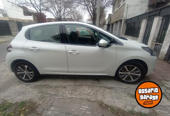 Autos - Peugeot Feline 208 2017 Nafta 81000Km - En Venta