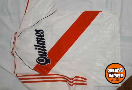 Indumentaria - CAMISETA - En Venta