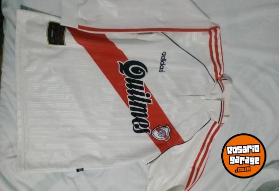 Indumentaria - CAMISETA - En Venta