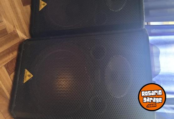 Instrumentos Musicales - VENDO CAJAS BEHRINGER EUROLIVE 15" - En Venta