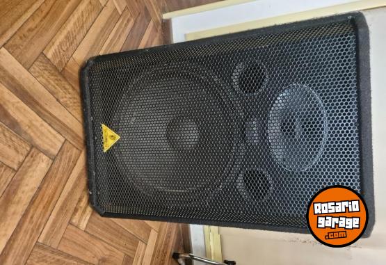 Instrumentos Musicales - VENDO CAJAS BEHRINGER EUROLIVE 15" - En Venta