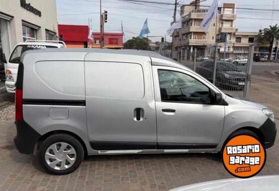 Utilitarios - Renault KANGOO EXPRES CONFORT 1.6 2021 Nafta 179220Km - En Venta