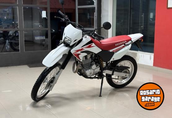 Motos - Honda TORNADO 250cc 2023 Nafta 18000Km - En Venta