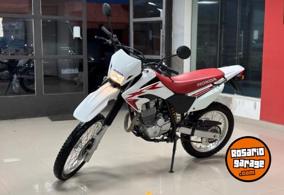 Motos - Honda TORNADO 250cc 2023 Nafta 18000Km - En Venta