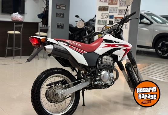 Motos - Honda TORNADO 250cc 2023 Nafta 18000Km - En Venta