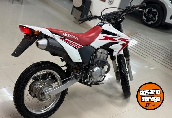 Motos - Honda TORNADO 250cc 2023 Nafta 18000Km - En Venta