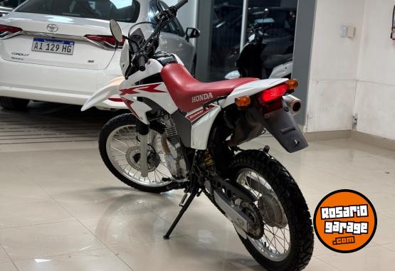 Motos - Honda TORNADO 250cc 2023 Nafta 18000Km - En Venta