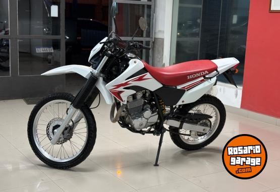 Motos - Honda TORNADO 250cc 2023 Nafta 18000Km - En Venta