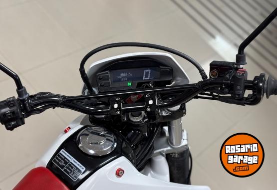 Motos - Honda TORNADO 250cc 2023 Nafta 18000Km - En Venta