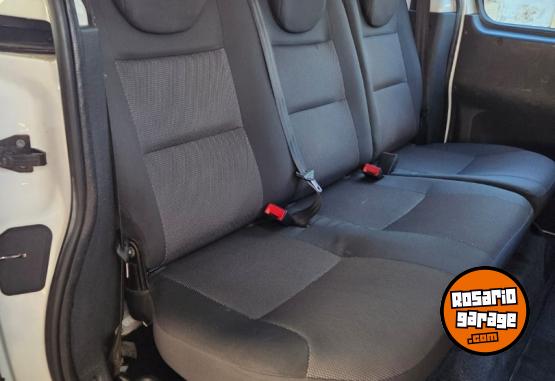 Utilitarios - Peugeot Partner Patagónica VTC Pl 2015 GNC 131000Km - En Venta
