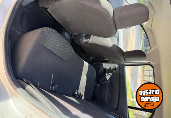 Autos - Renault Logan Authentique Plus 2018 Nafta 90000Km - En Venta