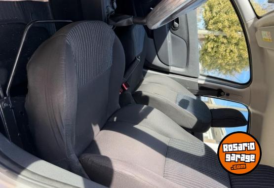Autos - Renault Logan Authentique Plus 2018 Nafta 90000Km - En Venta