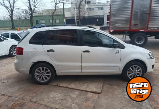 Autos - Volkswagen SURAN TREND LINE 2013 Nafta 120000Km - En Venta