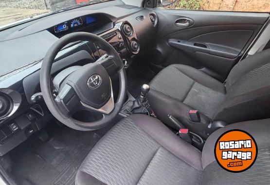 Autos - Toyota TOYOTA ETIOS XS 2019 Nafta 110000Km - En Venta