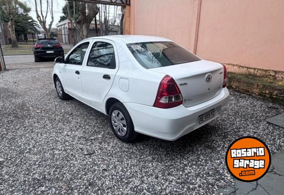 Autos - Toyota TOYOTA ETIOS XS 2019 Nafta 110000Km - En Venta