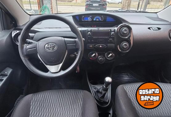 Autos - Toyota TOYOTA ETIOS XS 2019 Nafta 110000Km - En Venta