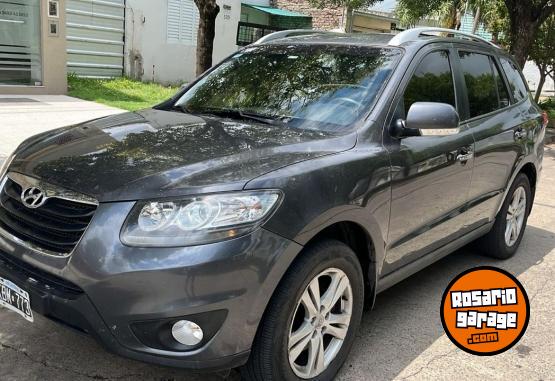 Camionetas - Hyundai Santa Fe versión 4*4 2011 Diesel 180000Km - En Venta