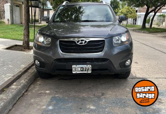 Camionetas - Hyundai Santa Fe versión 4*4 2011 Diesel 180000Km - En Venta