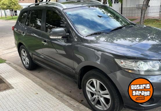Camionetas - Hyundai Santa Fe versión 4*4 2011 Diesel 180000Km - En Venta