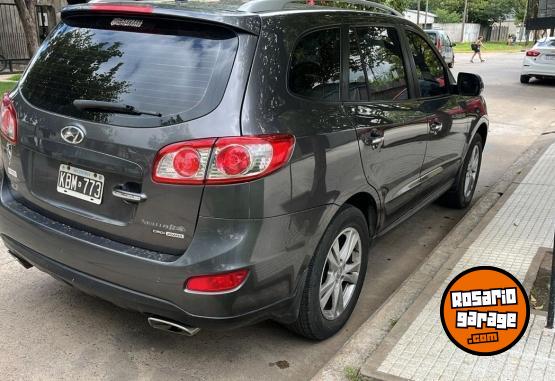 Camionetas - Hyundai Santa Fe versión 4*4 2011 Diesel 180000Km - En Venta