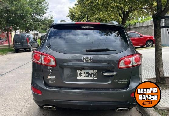 Camionetas - Hyundai Santa Fe versión 4*4 2011 Diesel 180000Km - En Venta