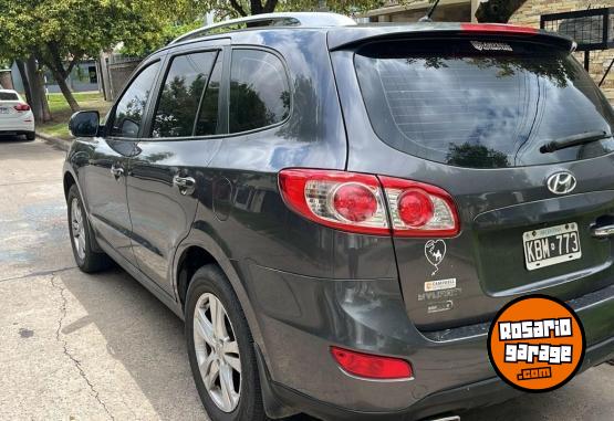 Camionetas - Hyundai Santa Fe versión 4*4 2011 Diesel 180000Km - En Venta