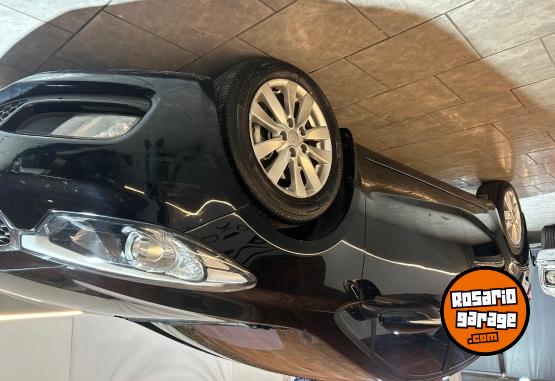 Autos - Kia Cerato 2015 Nafta 128000Km - En Venta